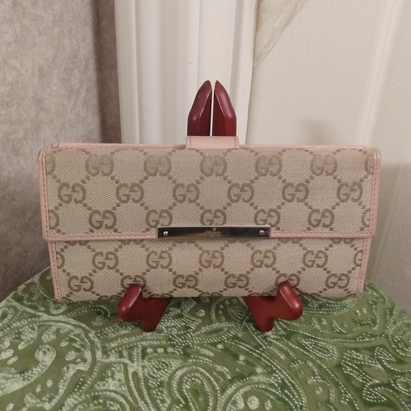Gucci GG Logo Check & 7 Credit Wallet